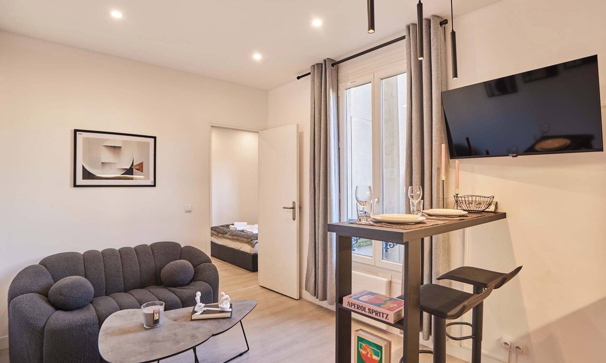 Amerique Apartment | Charming apartment - Buttes Chaumont