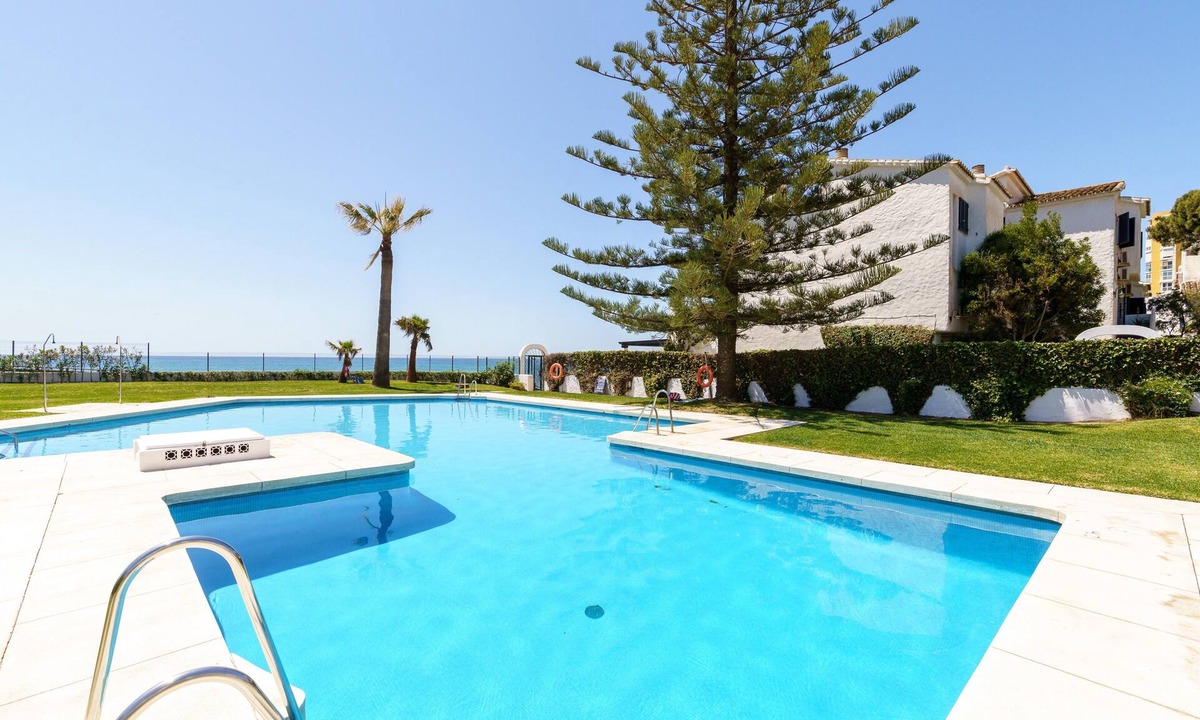 Sitio de Calahonda Apartment | Charming Apartment with Sea Views & Wi-Fi