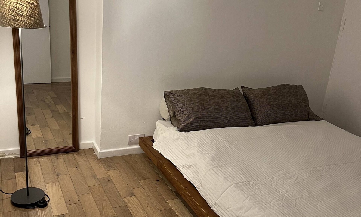 Holland Park Apartment | Charming Apartment garden view