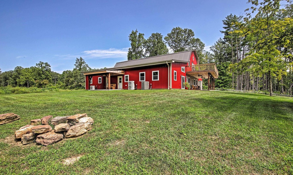 Huron Apartment | Charming Apartment w/ Great Outdoor Space!