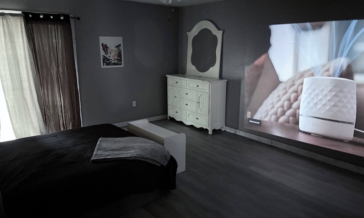 Belleville Apartment | Charming apartment with nice fire pit for relaxing nights