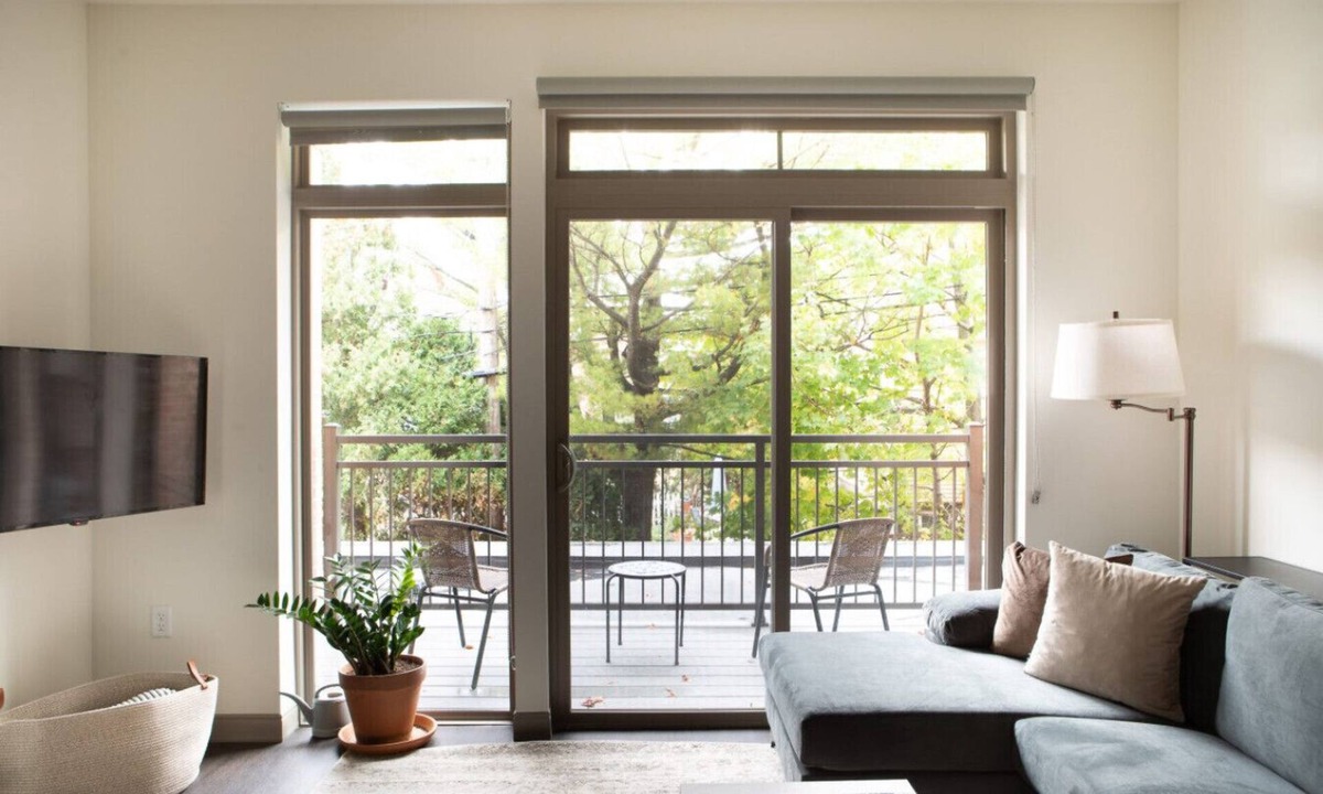 Shorewood Apartment | Charming Apartment with Gym and Balcony