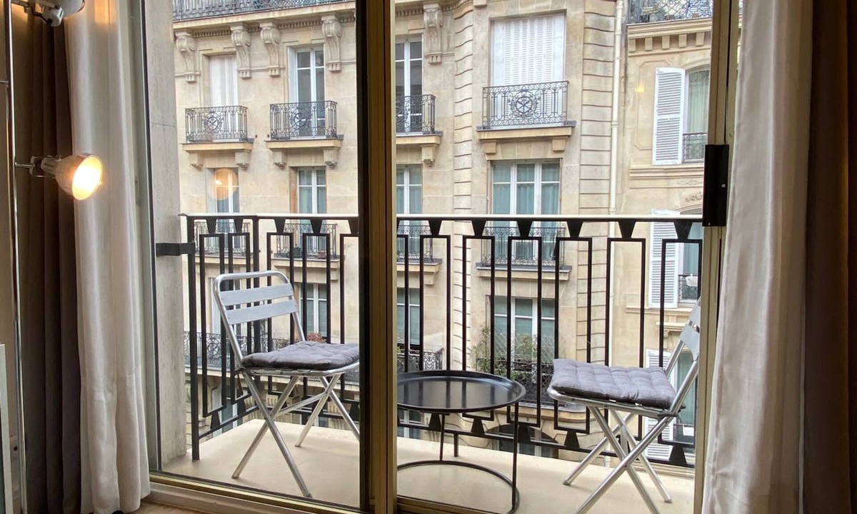 Faubourg-du-Roule Apartment | Charming apartment with balcony at Champs-Elysées