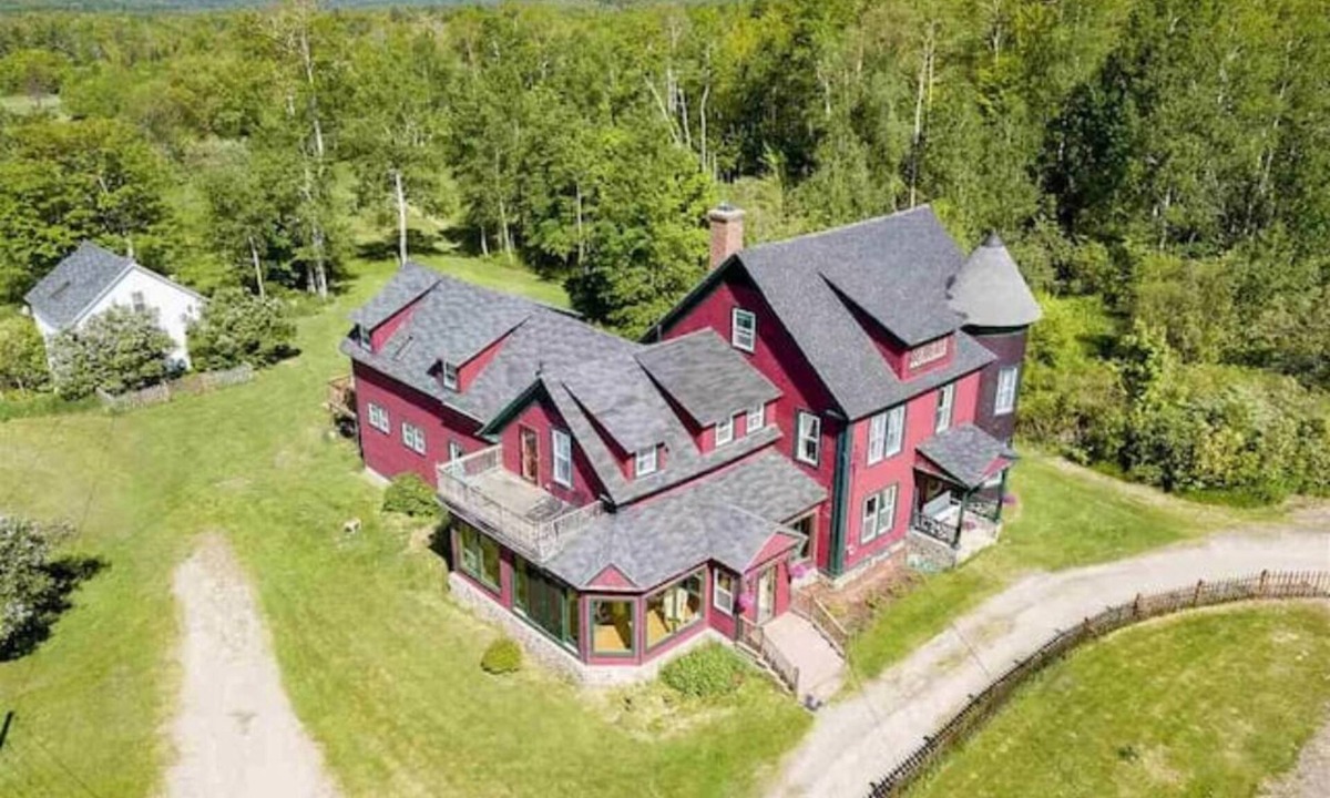 Jefferson House | Charming Applebrook Historic Home - Mountain Views & Spacious Grounds