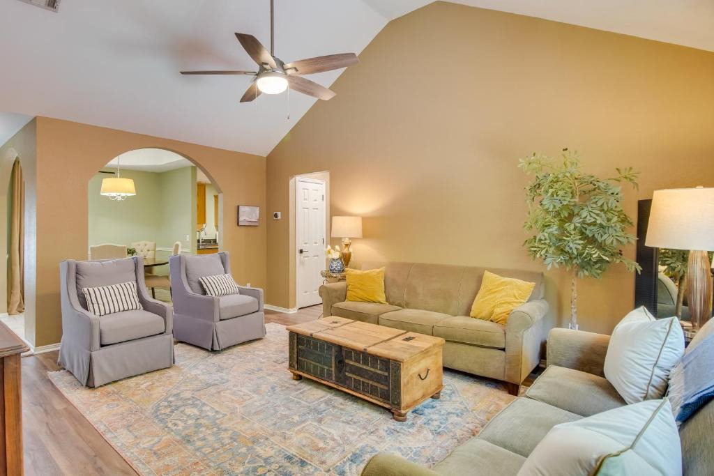 Fayetteville House | Charming Arkansas Retreat w/Deck, Near Downtown!