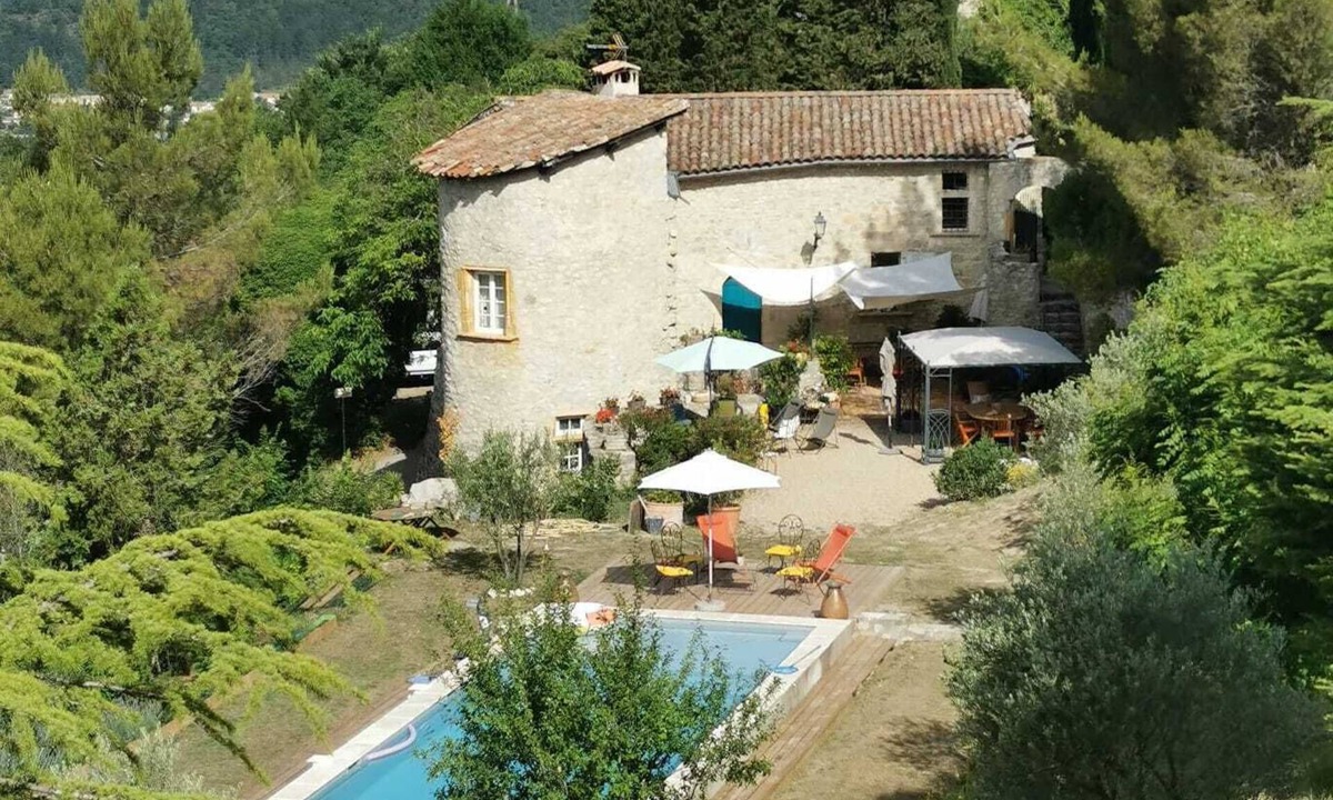 Mirabel-et-Blacons House | Charming atypical provencal mas