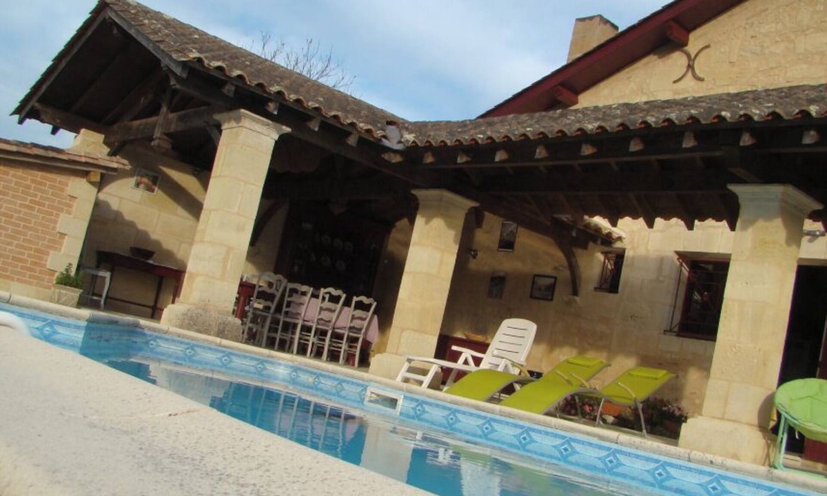 Tizac-de-Lapouyade House | Charming atypical stone house