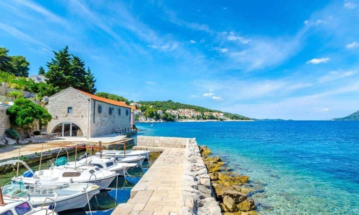 Cove Tri Zala (Zrnovo) Villa | Charming Authentic Beachfront Villa With Pool