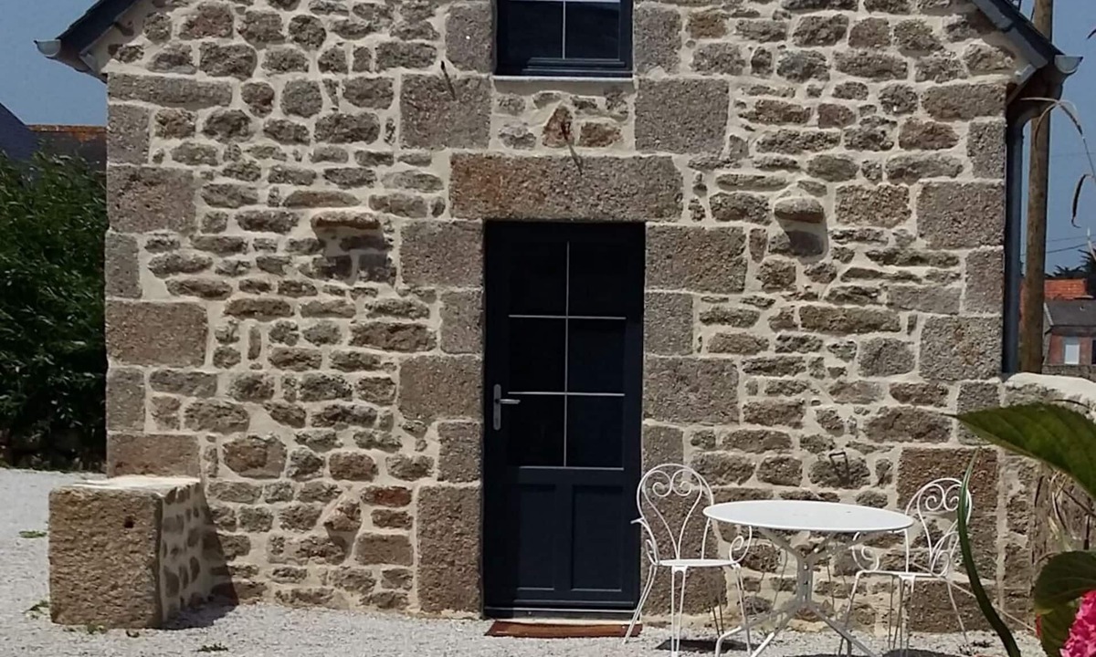 Montfarville House | Charming authentic gîte for 2, between Barfleur and St Vaast