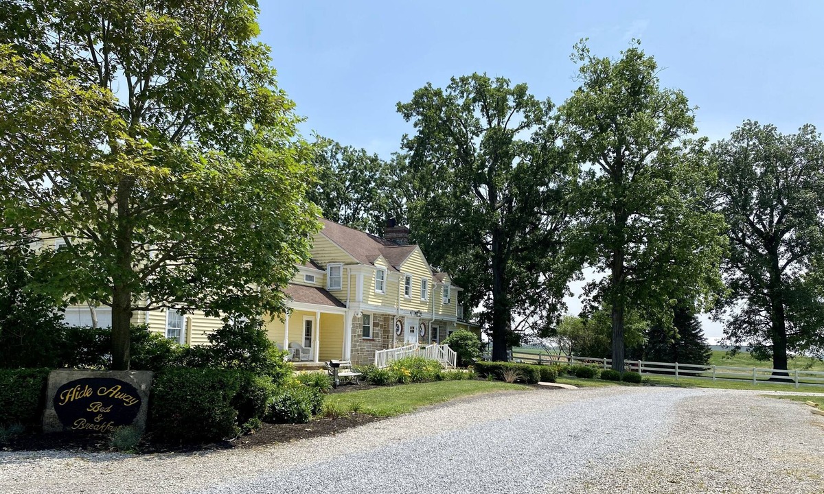 Bucyrus Bed & Breakfast | Charming B&B - Easy to Find, Hard to Leave!