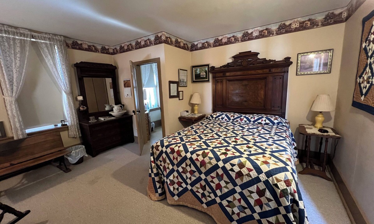 Bentonsport Bed & Breakfast | Charming B&B in Tranquil Keosauqua with WiFi, AC