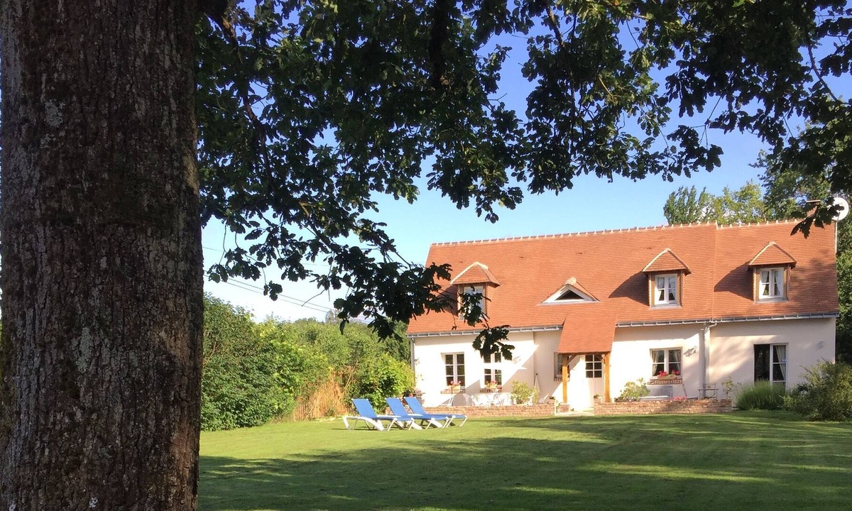 Dame-Marie-les-Bois Bed & Breakfast | Charming B&B on golf course - 15 mn from Amboise - Near EXIT 18 A10 Highway