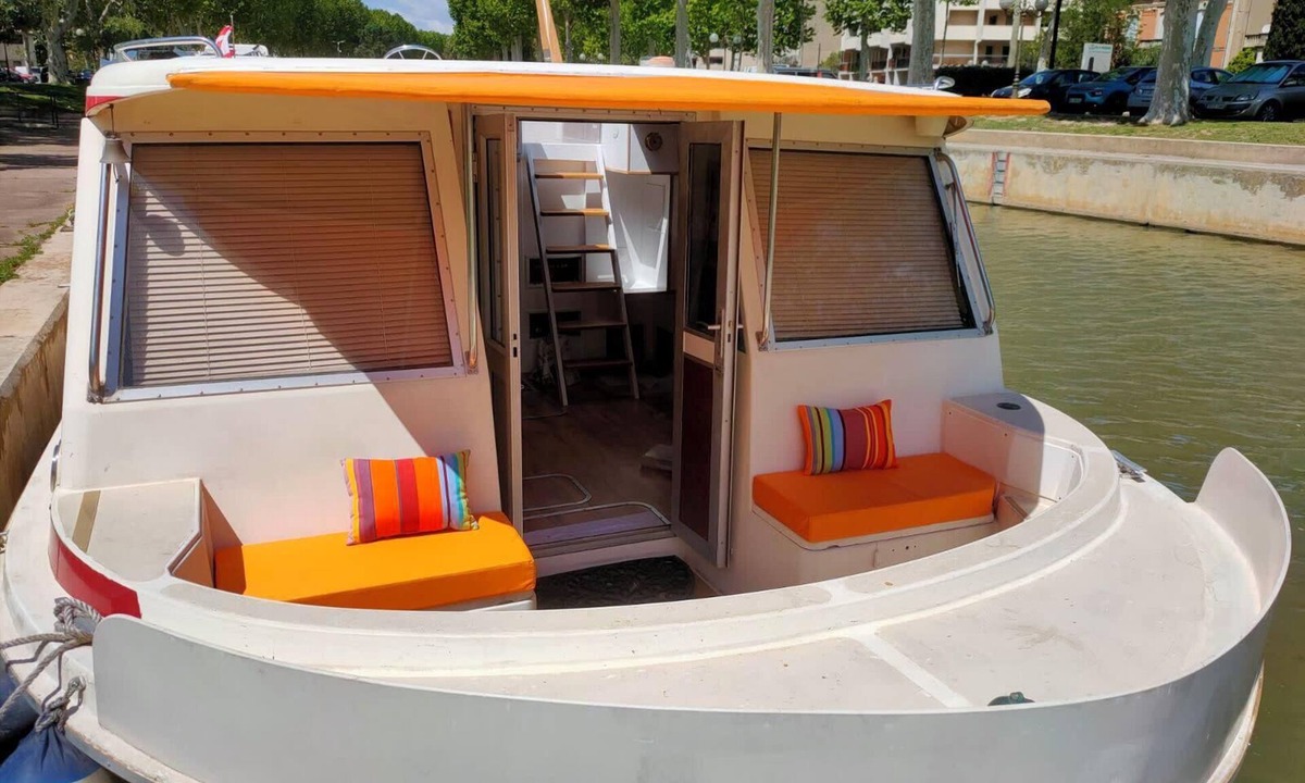 Les Halles - Valliere Apartment | Charming barge with terrace