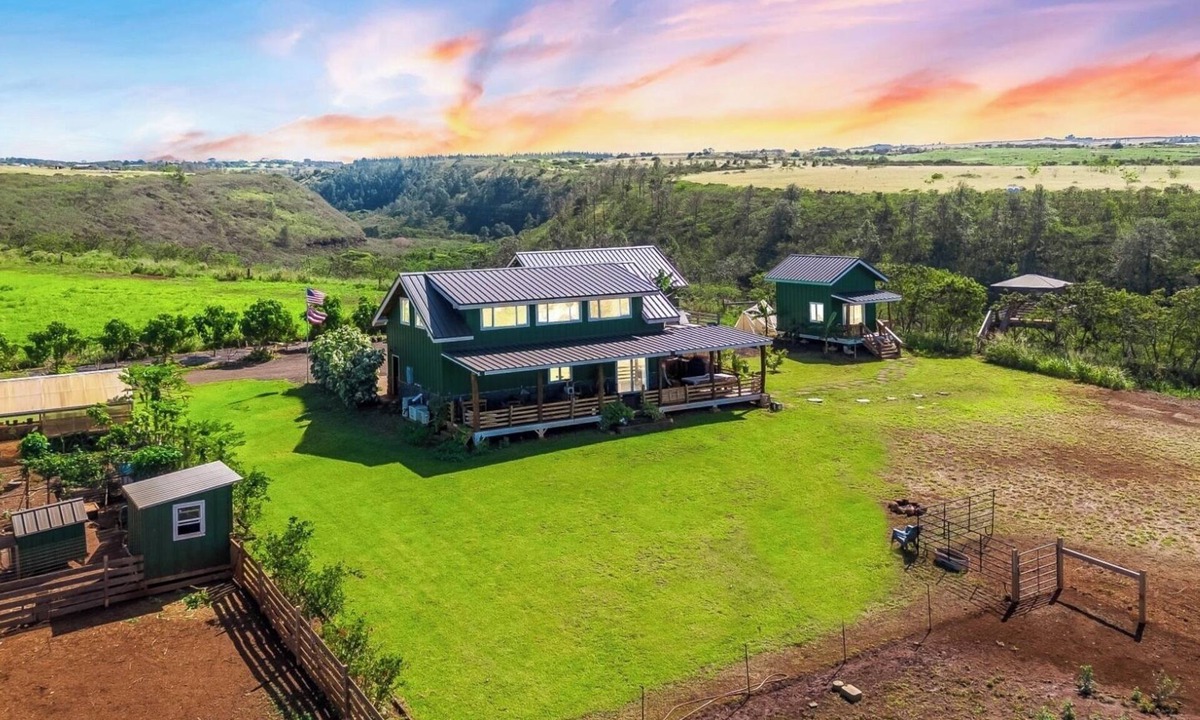 Waialee Other | Charming barn on working ranch