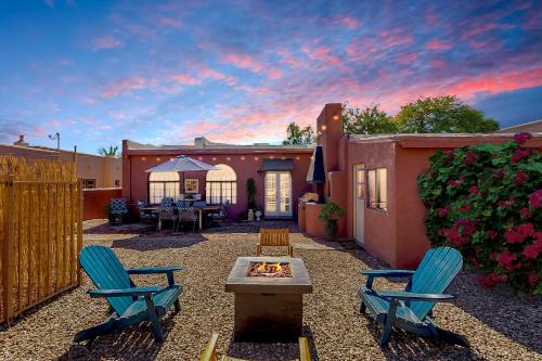 Sam Hughes House | Charming Basement Studio Guesthouse 2 Blocks from UofA