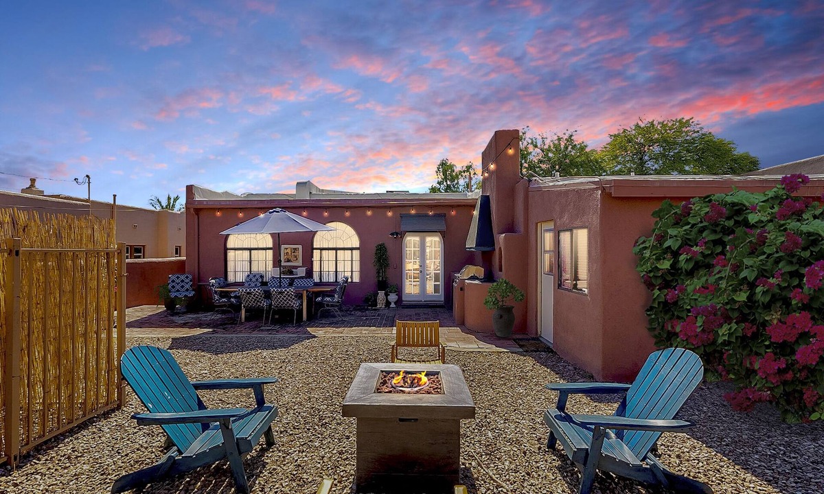 Sam Hughes House | Charming Basement Studio Guesthouse - 2 Blocks from UofA