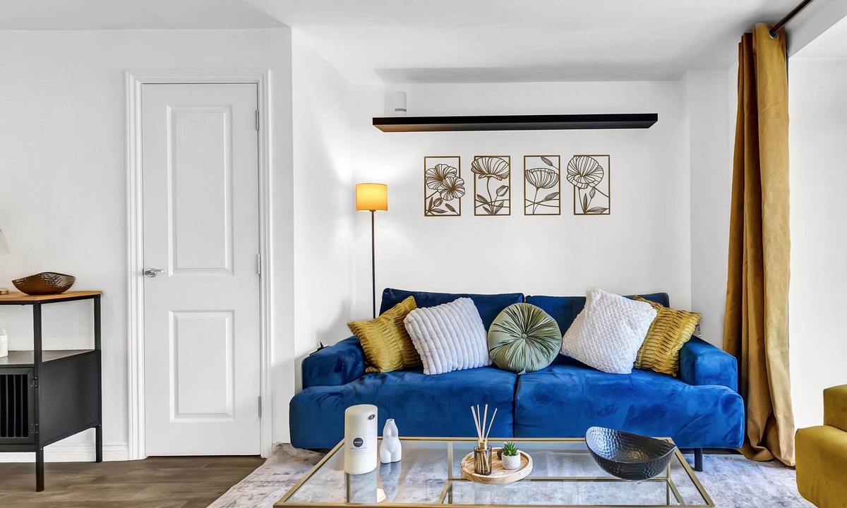 Basildon House | Charming Basildon Retreat with Private Garden & Free Parking