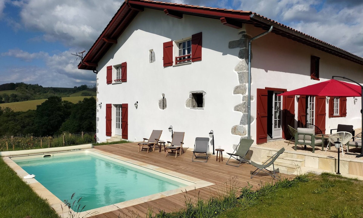 Souraide Villa | Charming Basque house with swimming pool