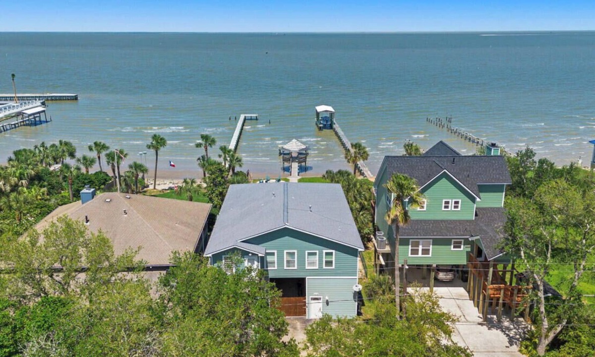 San Leon House | Charming Bayfront Home w/Pool, Pier, and Firepit