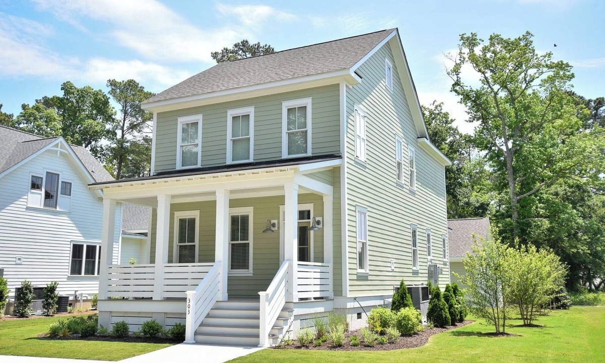 Cape Charles House | Charming Bayside Retreat – Walk to Beach & Life Center Pools!
