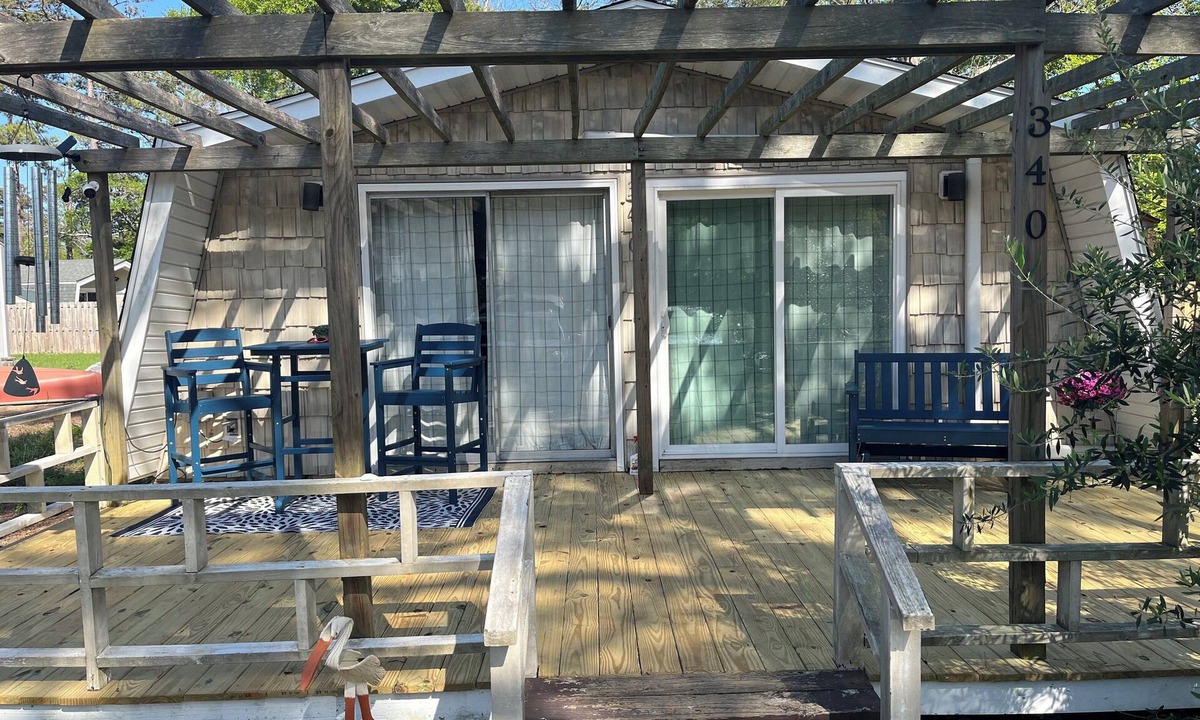 Tranquil Harbour House | Charming Beach Bungalow in the Heart of it All - No Pet Fee!