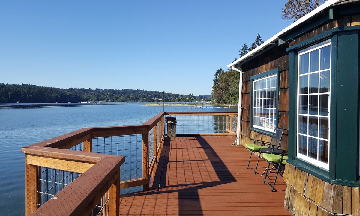 Vashon Island House | Charming Beach Cabin Nestled in Quartermaster Harbor