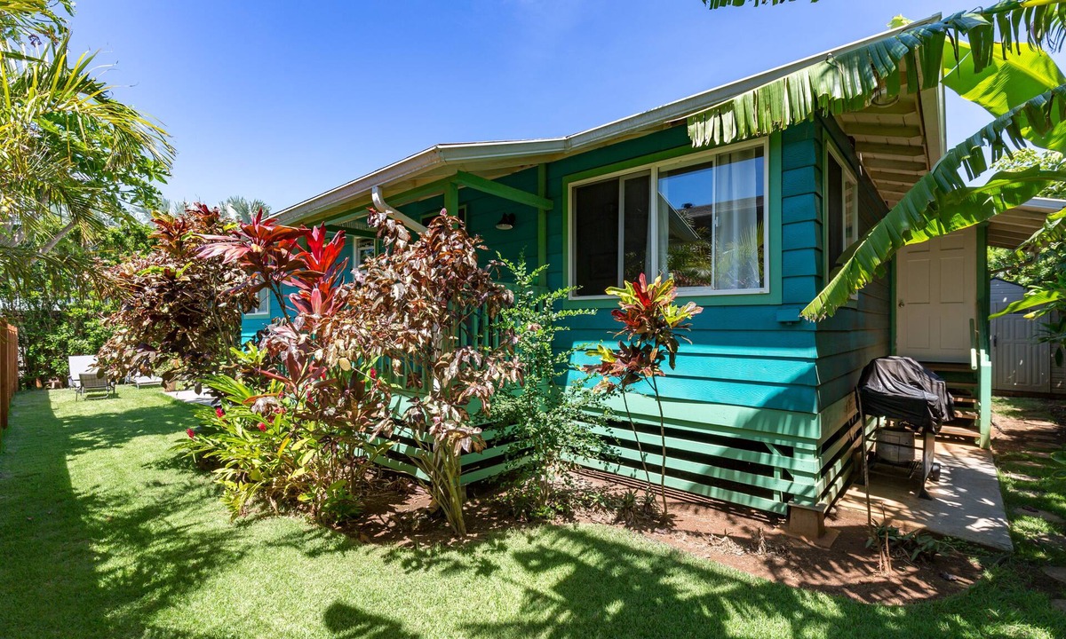 Kuau Cottage | Charming Beach Cottage by Mama's Beach