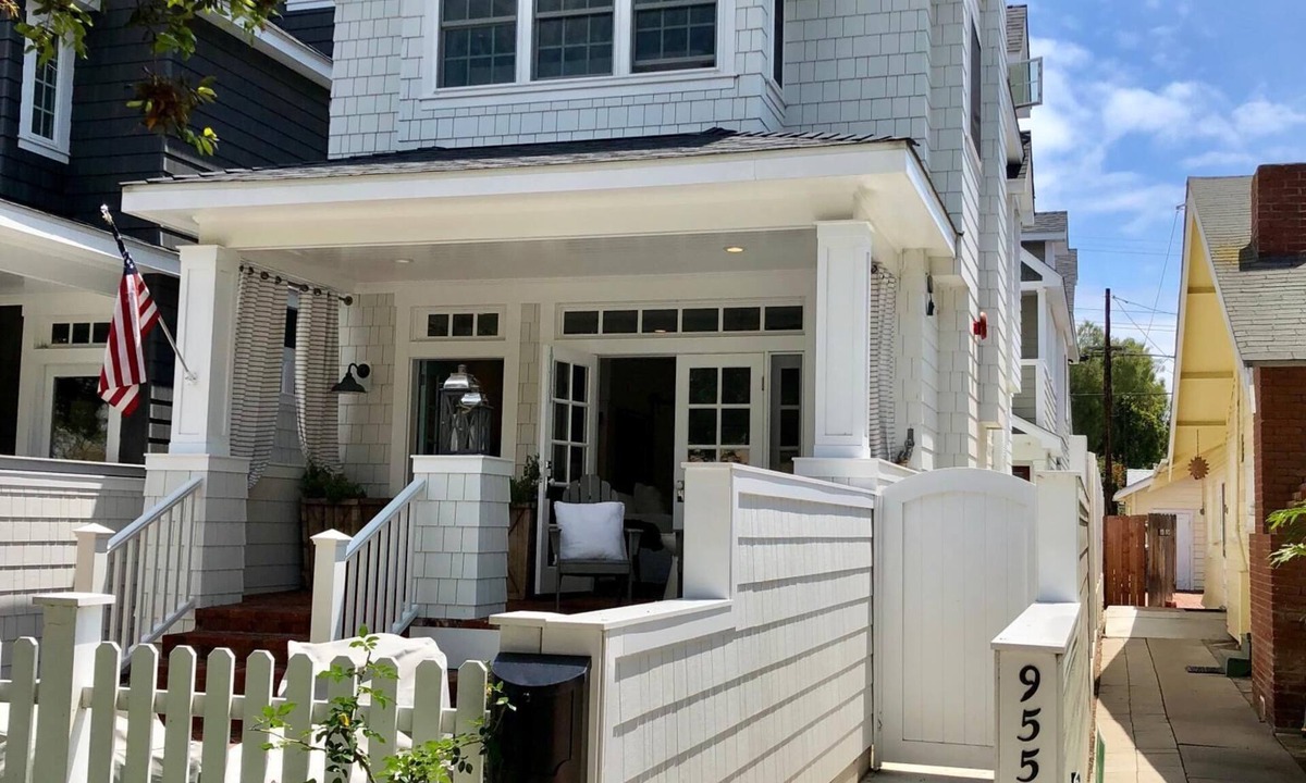 Coronado House | Charming Beach Retreat – Steps to Coronado Beach