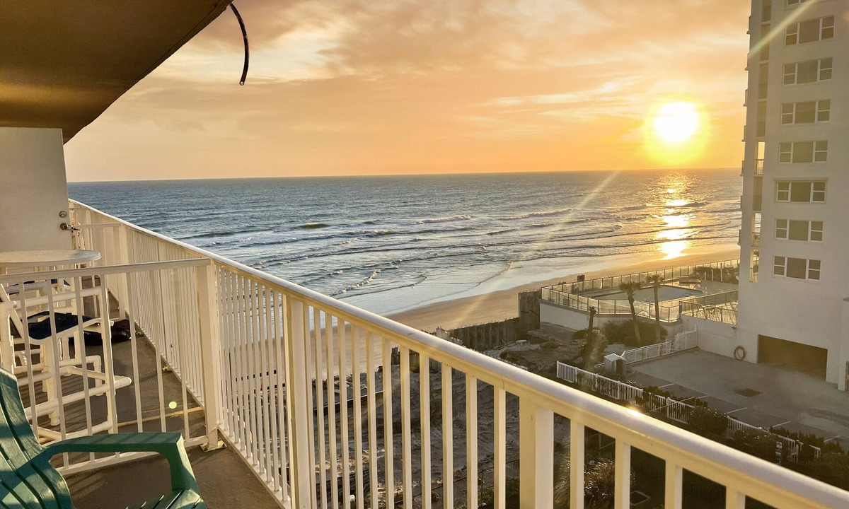 Schulte Park Condo | Charming Beachfront Oasis ~ Ocean Views ~ King Bed