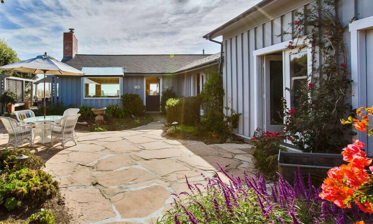 Stinson Beach House | Charming Beachfront Home in Seadrift