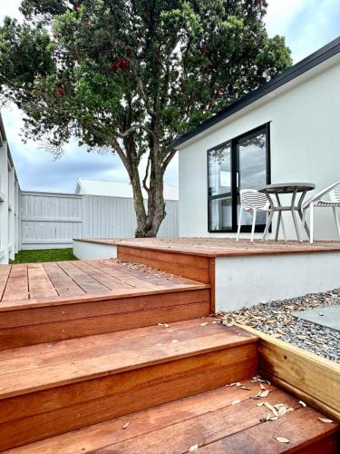 Papamoa Beach Apartment | Charming beachside retreat