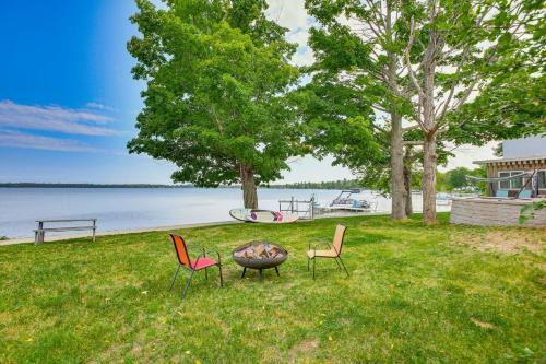 Bear Lake House | Charming Bear Lake Cottage w/Dock & Paddleboards!