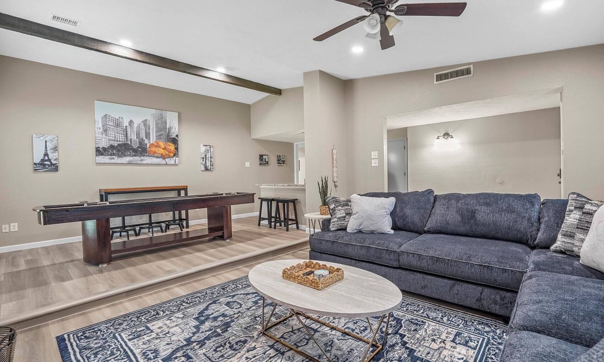 Bedford House | Charming Bedford 4BR Gameroom