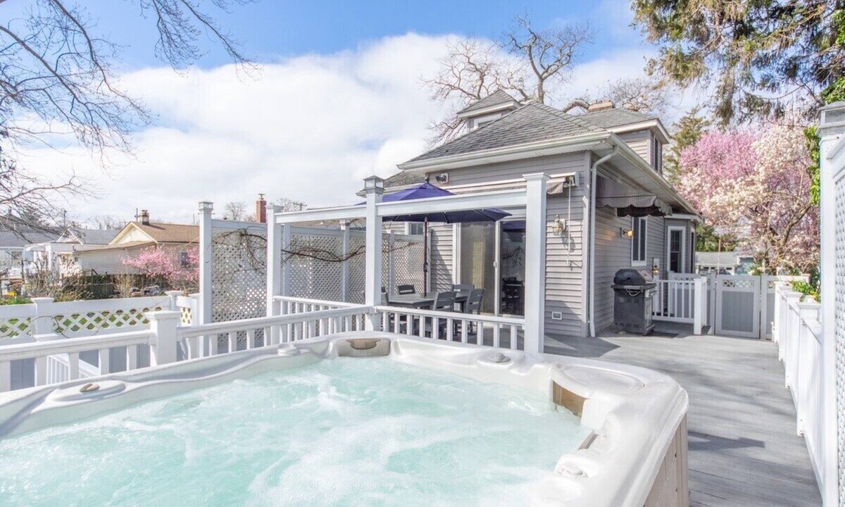 Belmar House | Charming Belmar House w/Hot Tub + Parking