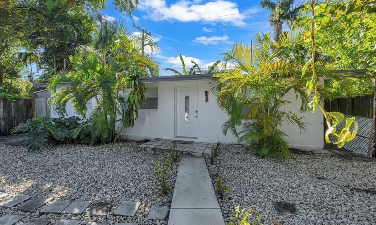 North Miami House | Charming Biscayne Shore #2 Tropical Retreat
