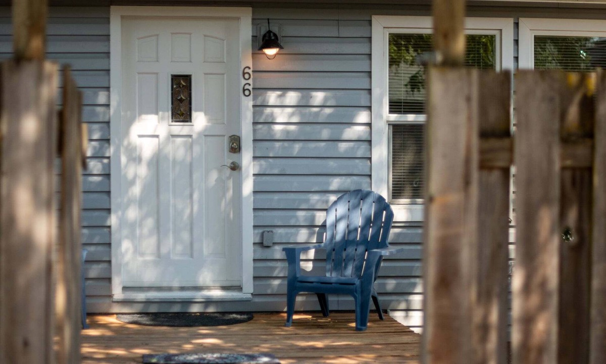 Market District House | Charming Blue Bungalow in Eugene, 2BR/1BA, pet-friendly, close to downtown & Autzen.