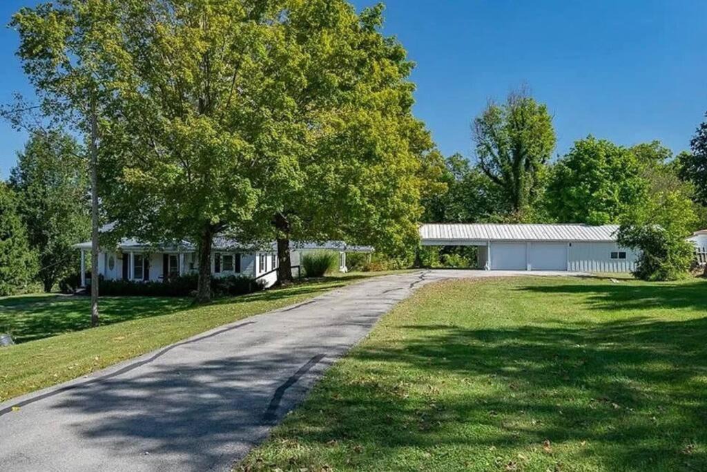 Milltown House | Charming Blue River Escape