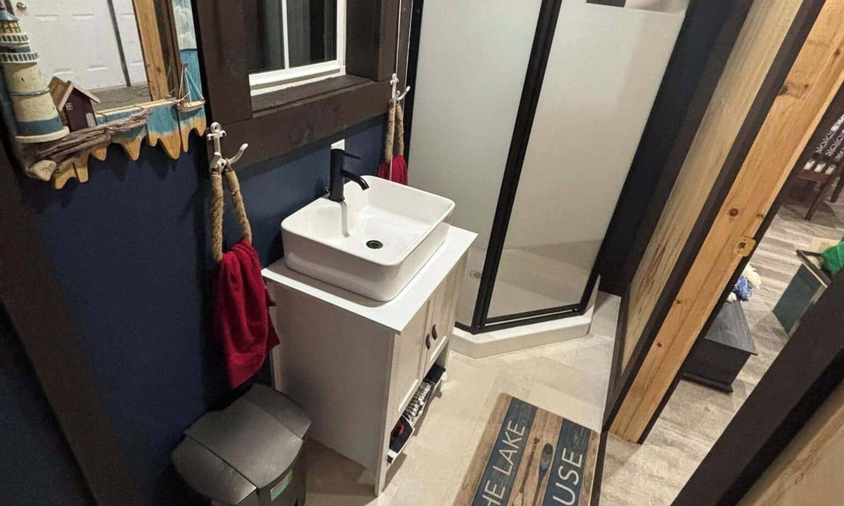 Burlington Cabin | Charming boat house by the Ocean in beautiful Smith's Harbour, NL with WiFi