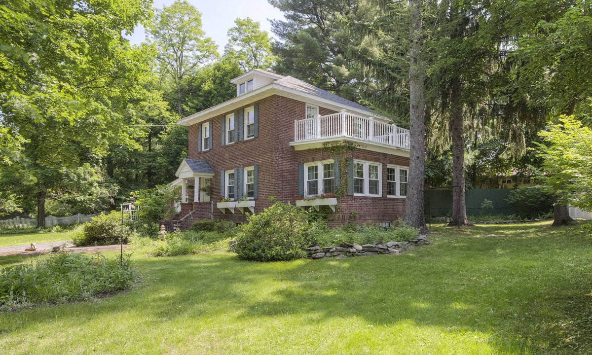 Haviland House | Charming Brick House -Hudson Valley