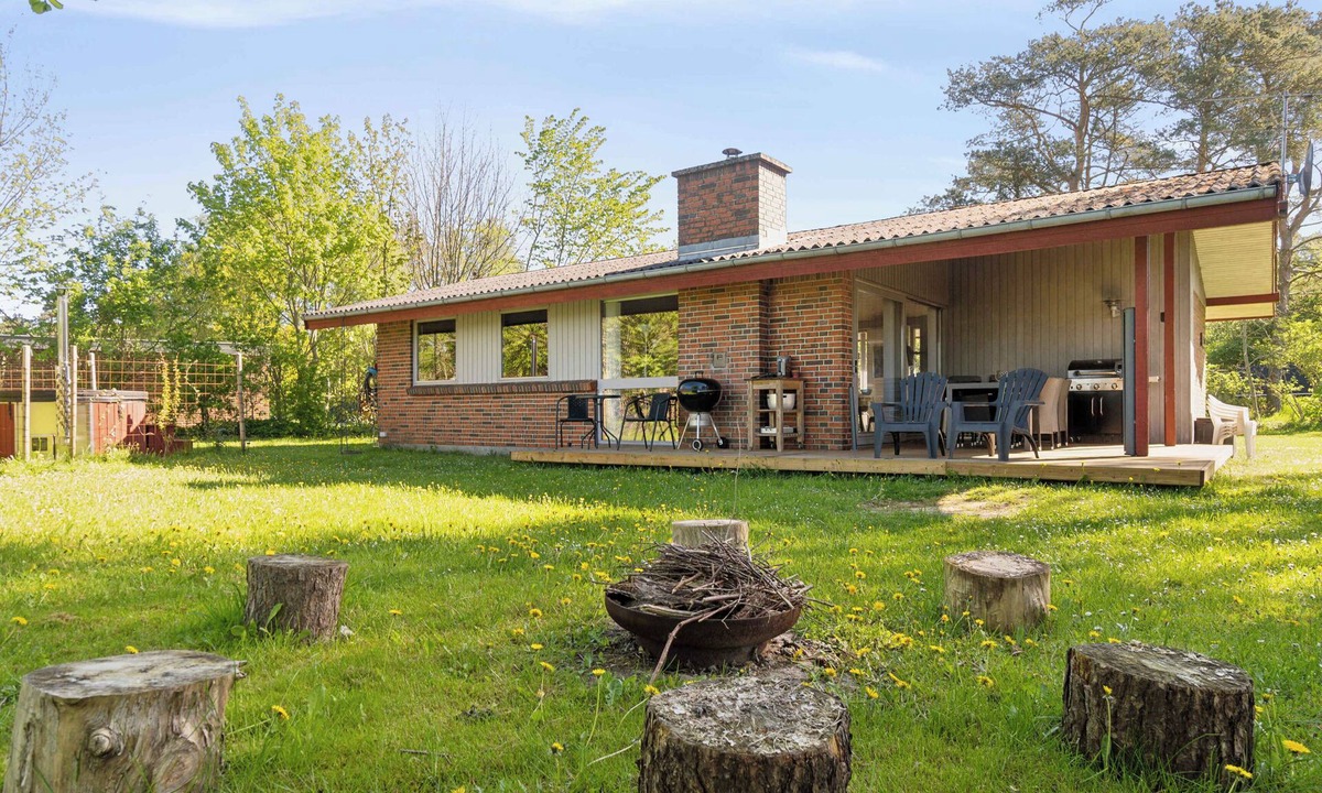 Udbyhøj Villa | Charming brick house with sauna and fjord view