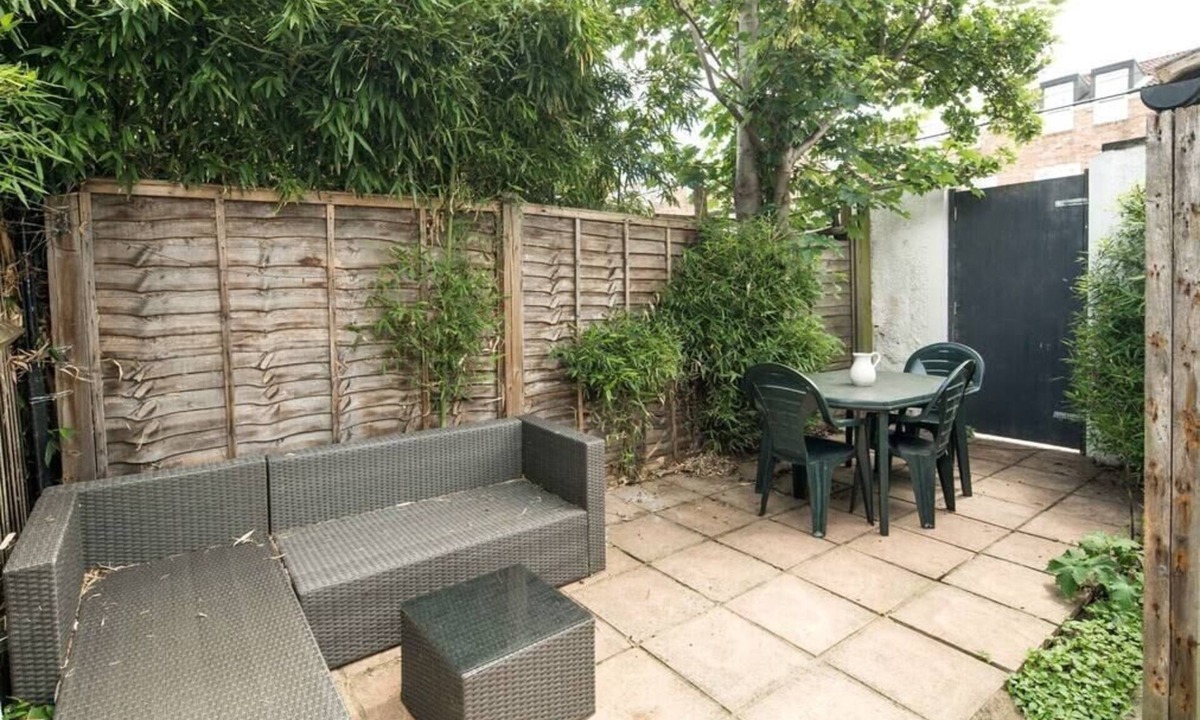 Brixton Hill Apartment | Charming Brixton Flat with Patio and Modern Comforts