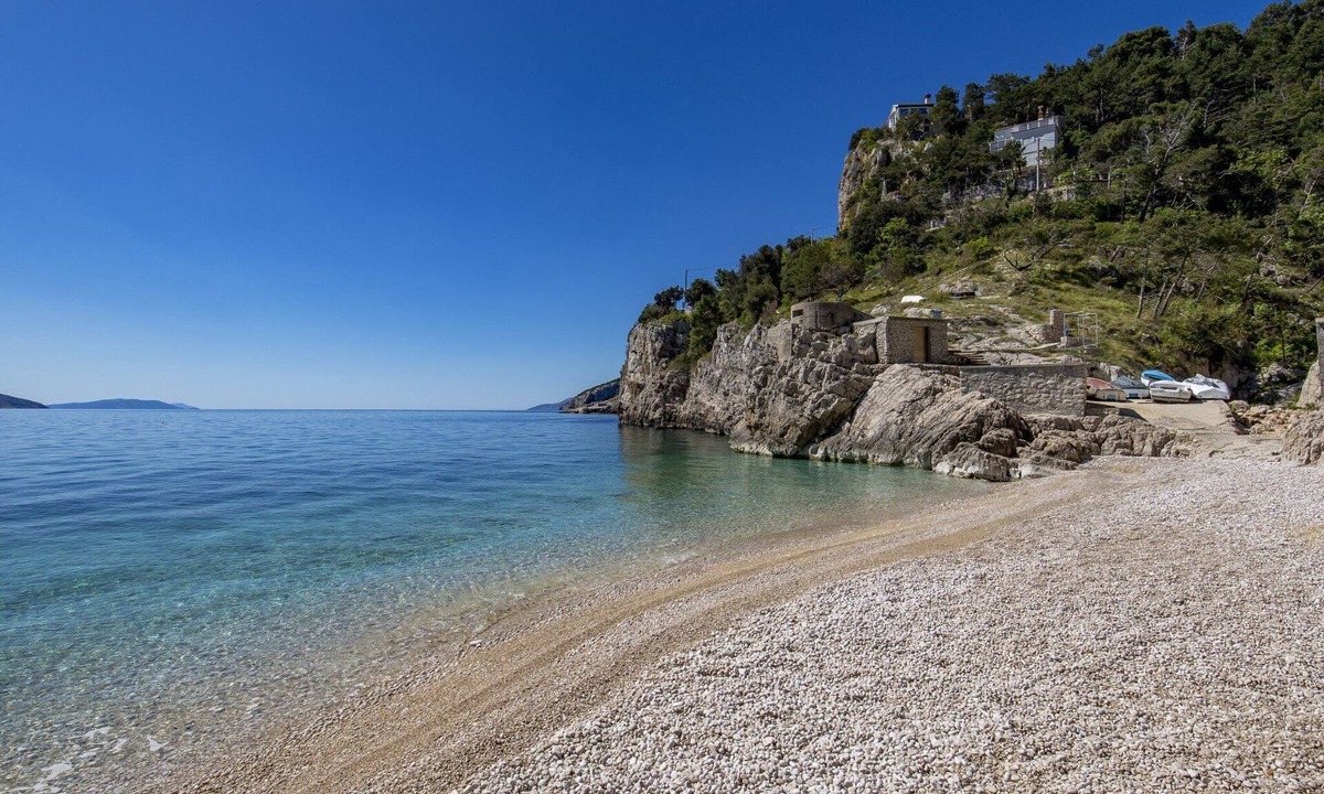 Zagore Apartment | Charming Brsec Apartment With Shared Pool