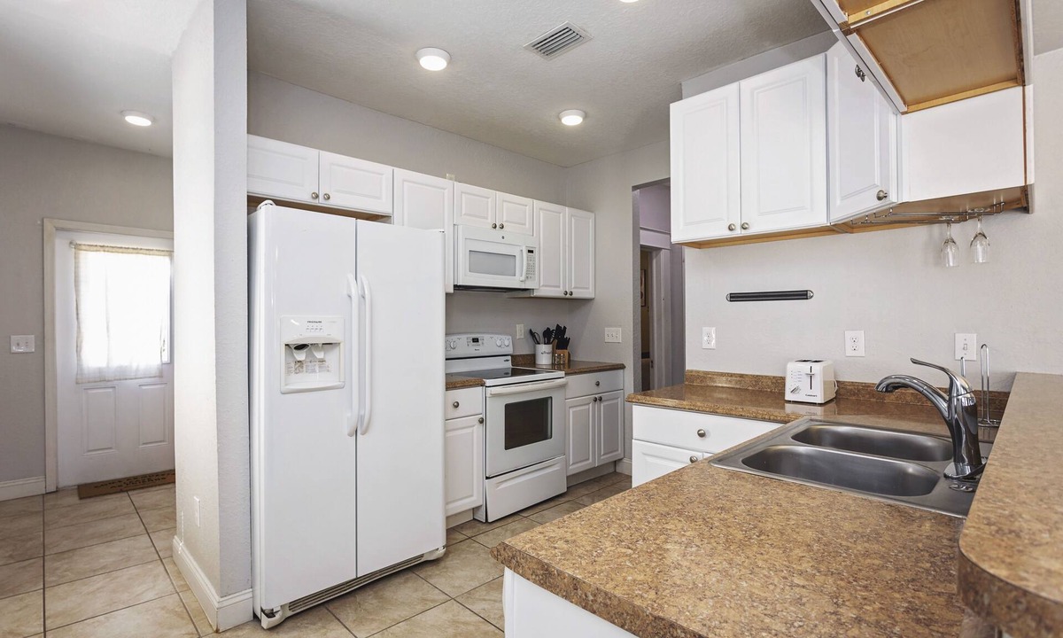 South Seminole Heights House | Charming Bungalow 8 minutes to Ybor City and 12 minutes to Tampa Airport