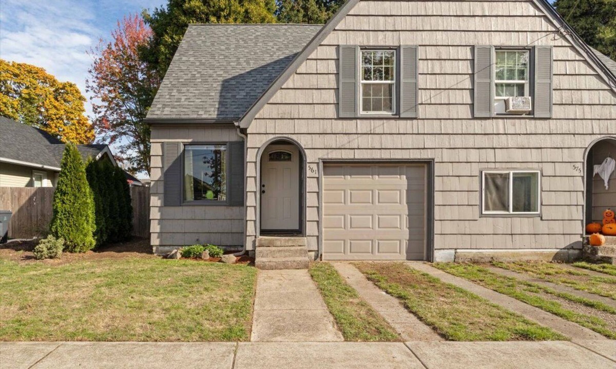 Lebanon House | Charming Bungalow Duplex in Lebanon.