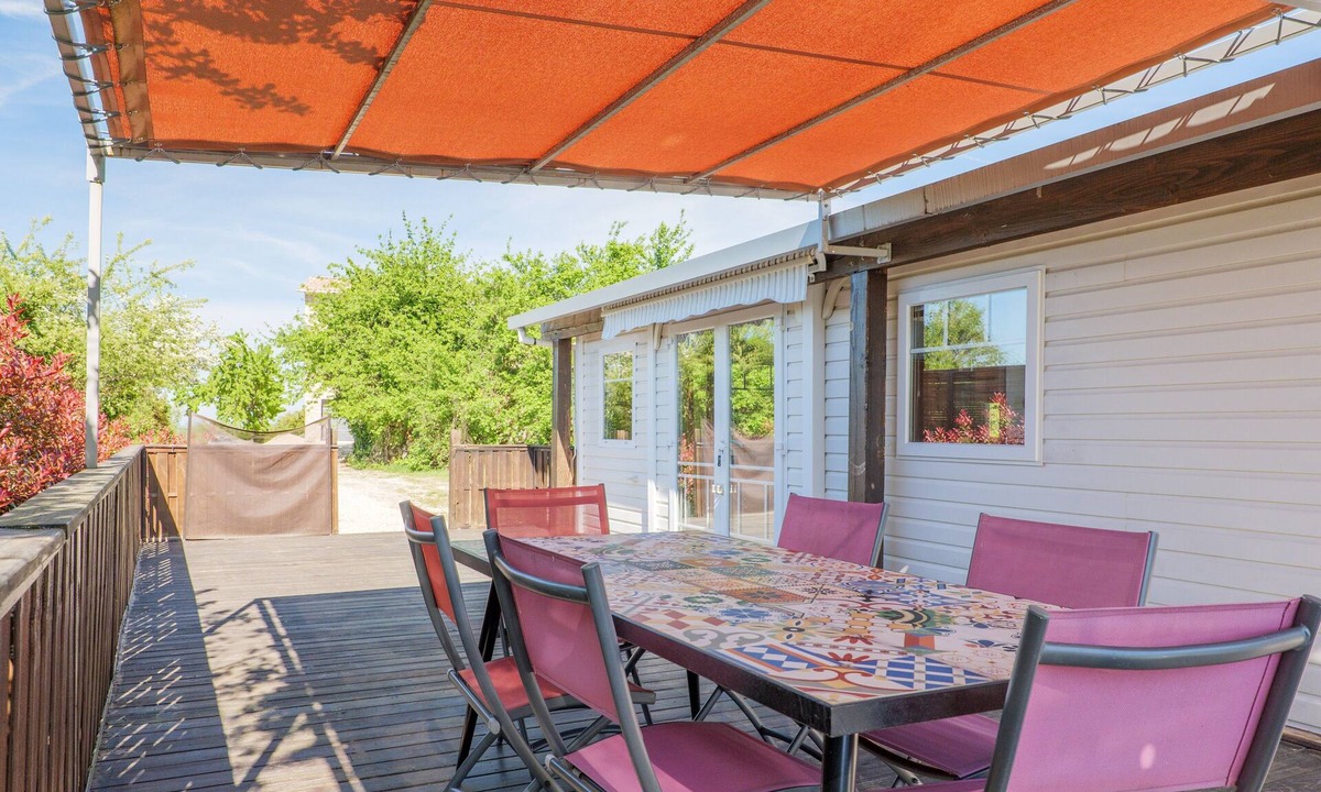 Saint-Remeze House | Charming Bungalow with Private Pool, Wi-Fi, and Air Conditioning