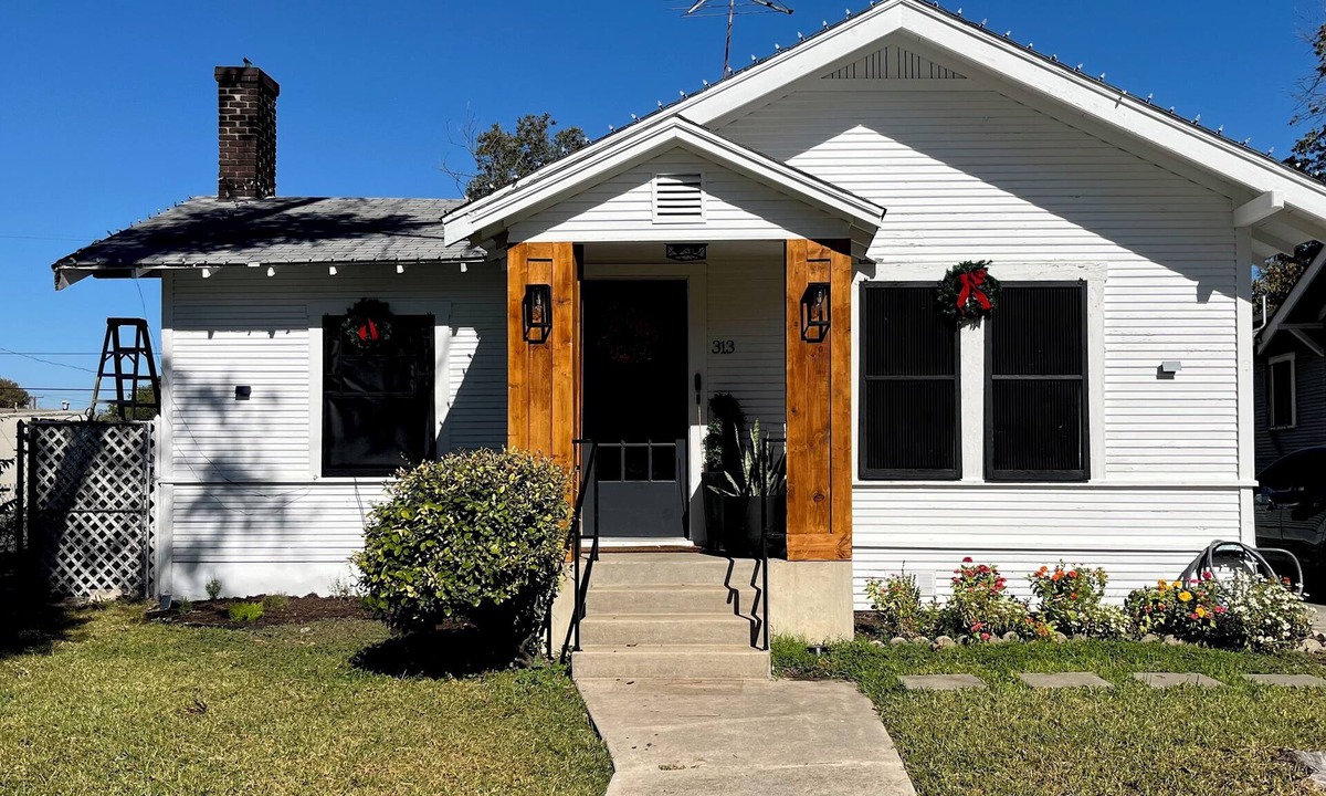 Southside House | Charming bungalow with AC and WiFi in fantastic San Antonio