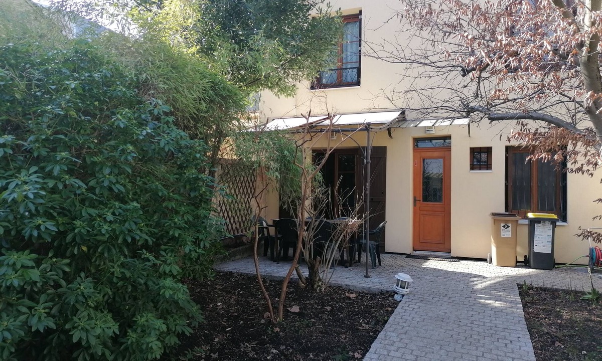 Montreuil Cabin | Charming bungalow with garden in a quiet neighborhood