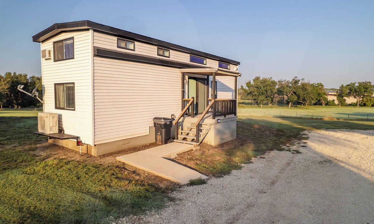 Hamilton Cabin | Charming cabin 14 in Hamilton with AC - perfect for a cozy getaway