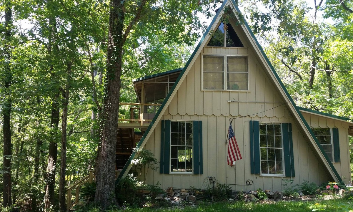 Broaddus Cabin | Charming Cabin 300 Yards from Free Boat Launch & Swimming Area