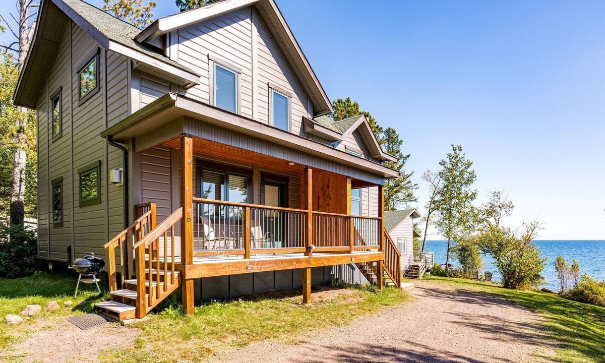 Two Harbors Cabin | Charming cabin only feet from Lake Superior
